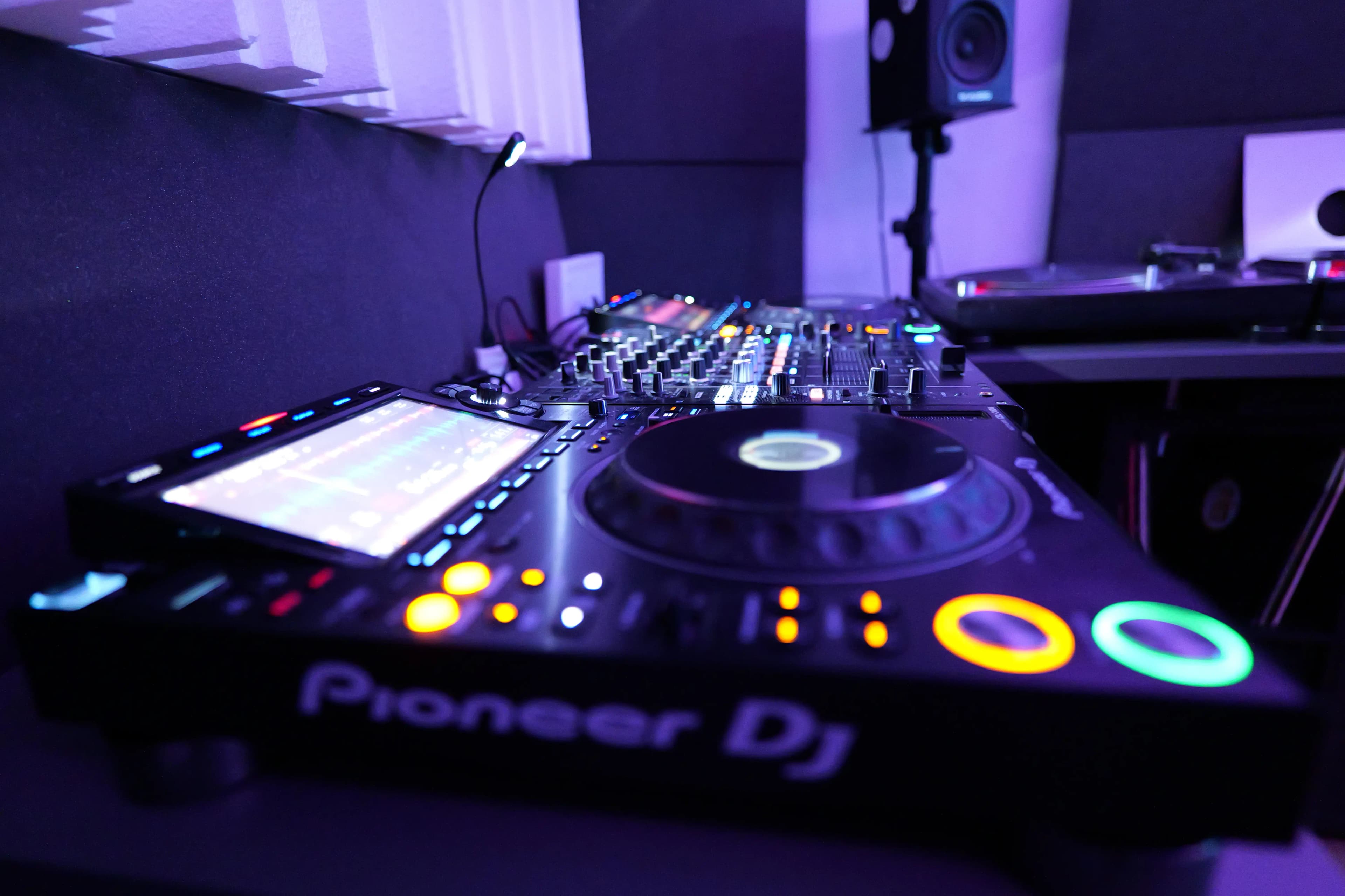 Curs d'iniciació DJ